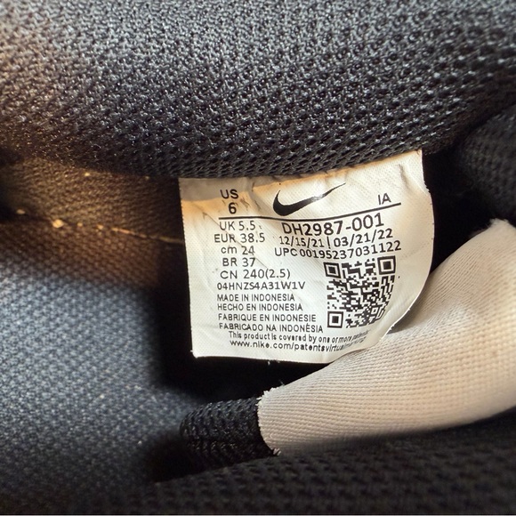 Nike Men's Black and White Sneakers - Picture 4 of 4